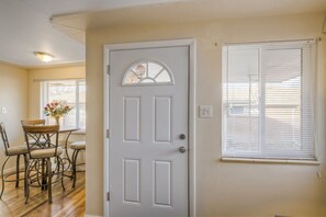 Interior - Beautiful home, easy access to everything! (Denver)