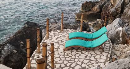 'Sunset Vista' - Negril Seafront Townhouse - W/Solar Power