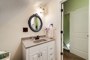 Interior - Time to Relax! Waterfront! Unbelievable sunrise! (Bridgeport)