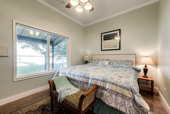 4 bedrooms, iron/ironing board, free WiFi, bed sheets