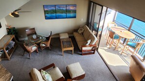 Smart-TV, Bücher, Videothek, Stereoanlage