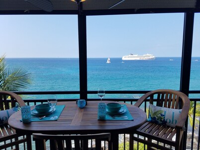 **AWESOME 7TH FLOOR PENTHOUSE CONDO - OCEAN, SUNRISE & SUNSET VIEWS** 