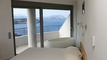 5 bedrooms, desk, iron/ironing board, free WiFi