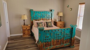 3 bedrooms, iron/ironing board, free WiFi, bed sheets - Bottom Level Canal Water Front Home with Spacious Deck, Boat Dock, and Parking! (Corpus Christi)