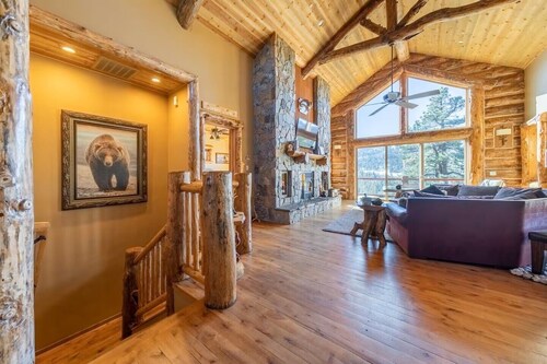 Views! Space! Featured on CBS Staycation Luxury Big Bear Pool Table & Theater