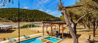 LAKEFRONT * LAKE TRAVIS + Pool / HotTub + Sand Vball + Kajakker + Dock + Utekjøkken + 4 dekar