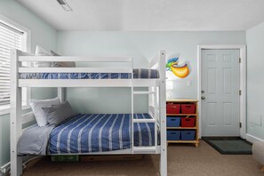 5 bedrooms, desk, iron/ironing board, free WiFi