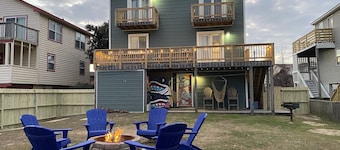 Spacious (multi) Family Home - Walk to Beach and Restaurants - "Cerulean C"