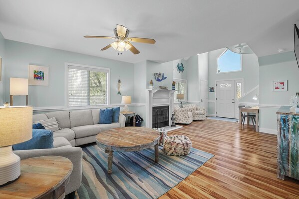 Smart TV, chimenea, consola de videojuegos y reproductor de DVD