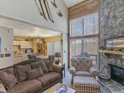 Delightful 2 Level Home at 7 Springs Resort
