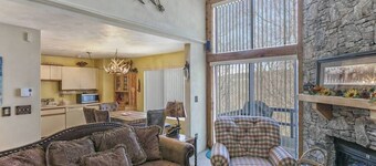 Delightful 2 Level Home at 7 Springs Resort