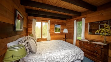 3 bedrooms, iron/ironing board, travel crib, WiFi