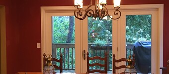 Spacious Riverfront!!! 3 Miles Opryland, 10 Min Downtown Nashville