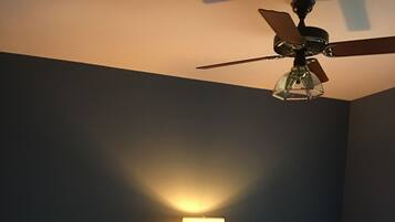 3 quartos, cofres nos quartos, escrivaninha