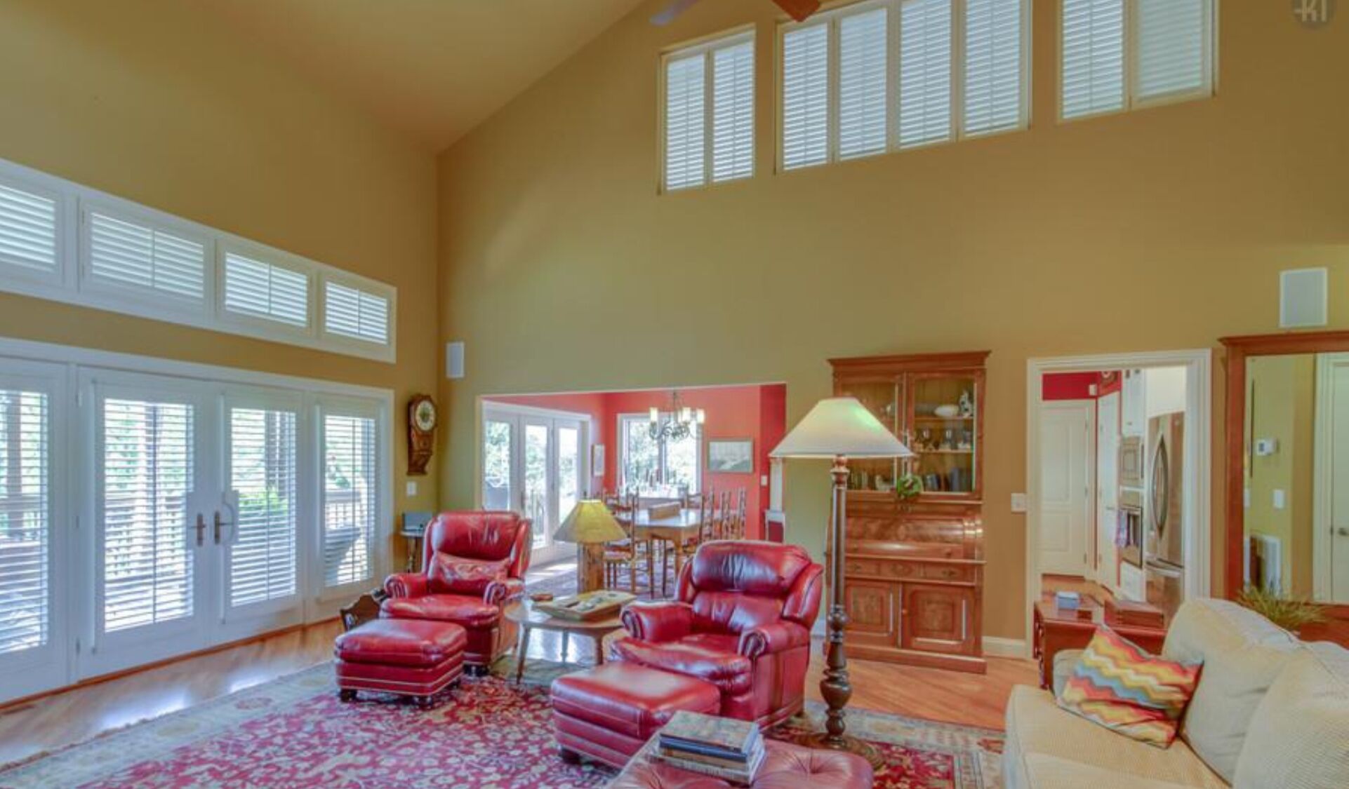 Smart TV, fireplace, DVD player, books