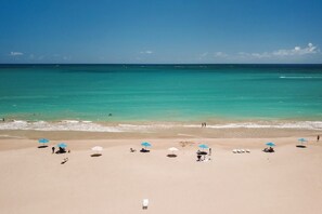 On the beach - Solis Beach Flat | Pool Access & Steps from Beach (Carolina)