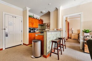 Fridge, microwave, oven, stovetop - Luxe Village 2-bed, 2-bath ski-in/ski-out, 5 beds Palisades Tahoe! Perfectly remodeled for rest, this retreat sleeps 8 and is steps from the lifts & ski school. Enjoy a gourmet kitchen, cozy fireplace, and a balcony with stunning views (Olympic Valley)