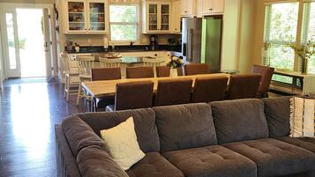 Smart TV, fireplace, video games, DVD player