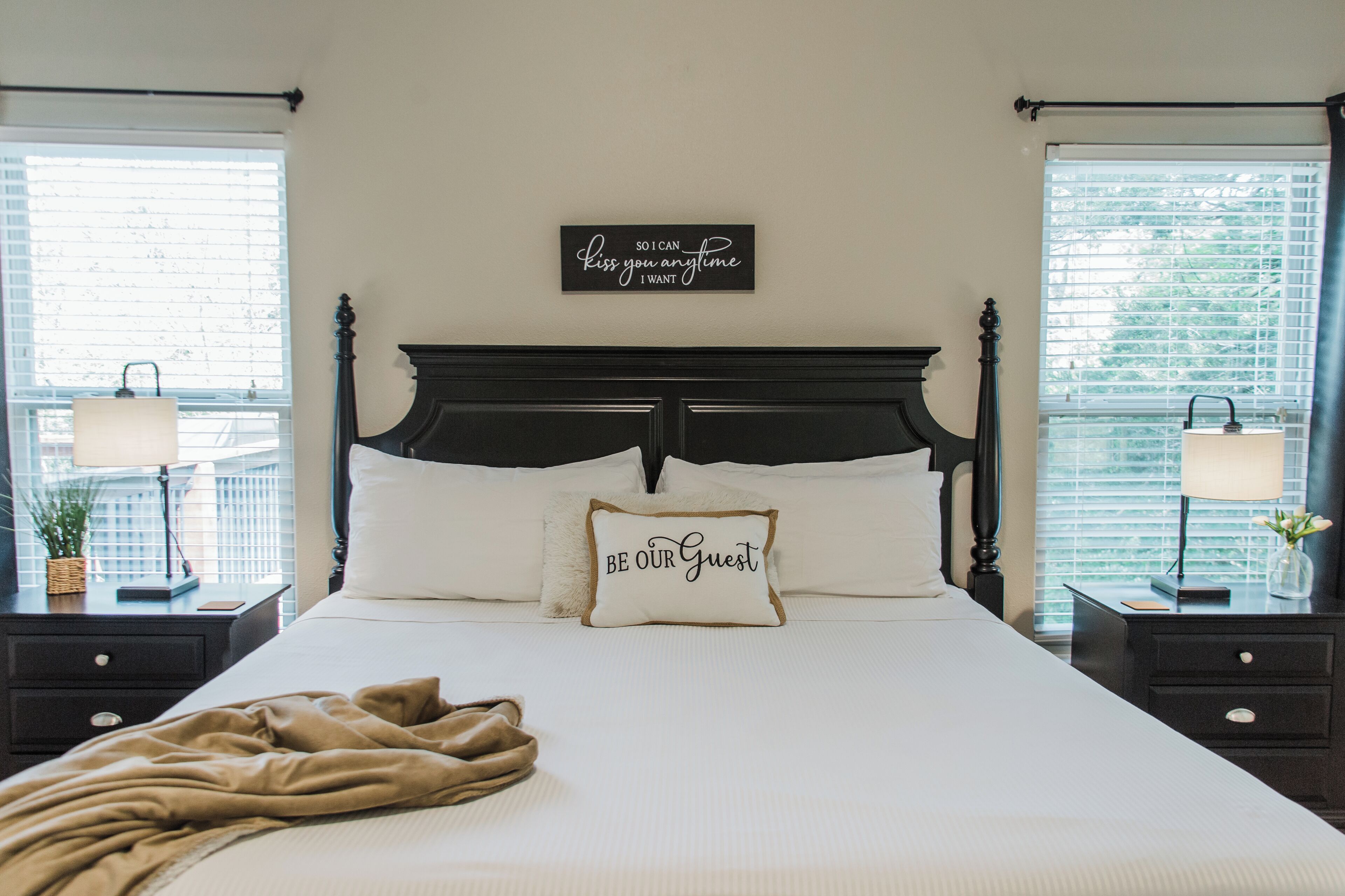 5 habitaciones, tabla de planchar con plancha y cuna de viaje 