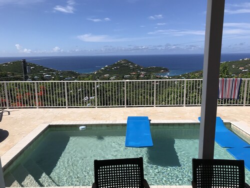 Charming 2 Bedroom / 3 Bathroom Villa With A Private Pool!