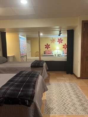 5 bedrooms, iron/ironing board, WiFi, bed sheets - Charlottesville Retreat for Family & Friends (Charlottesville)