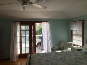3 bedrooms, iron/ironing board, WiFi, wheelchair access - Walk to Dock Square and Kennebunk Beach! (Kennebunk)
