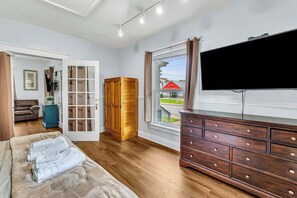 3 bedrooms, desk, iron/ironing board, travel crib - 2nd Base Apt 1 - All Star Baseball Rentals (Oneonta)