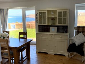 Dining - Driftwood Cottage Skye, 2 bedroom , Spectacular Seaview, close to Quiraing (Staffin)