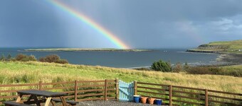 Driftwood Cottage Skye, 2 bedroom , Spectacular Seaview, close to Quiraing
