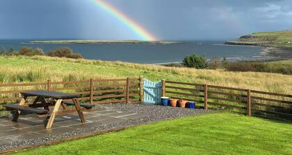 Driftwood Cottage Skye, 2 bedroom , Spectacular Seaview, close to Quiraing