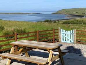Outdoor dining - Driftwood Cottage Skye, 2 bedroom , Spectacular Seaview, close to Quiraing (Staffin)