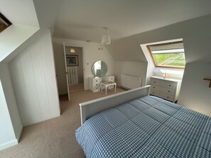 2 bedrooms, desk, iron/ironing board, travel cot