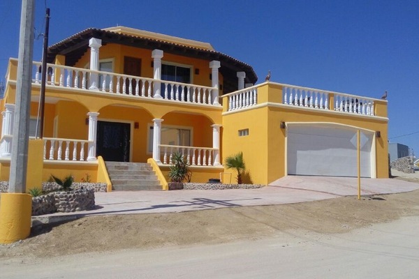 Newly Remodeled Luxurious Home.