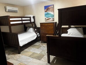 4 dormitorios, tabla de planchar con plancha, wifi y ropa de cama