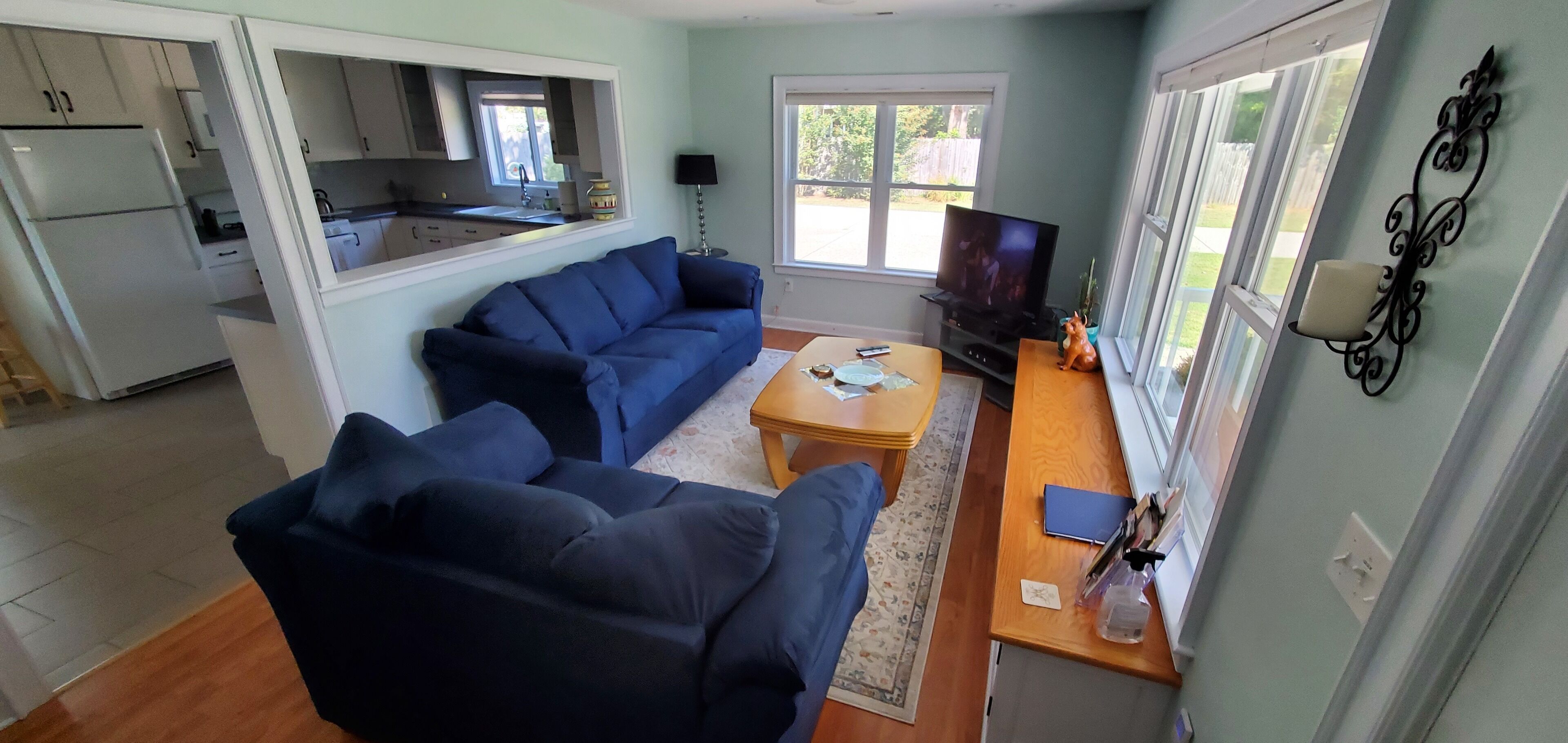 TV connectée, cheminée, lecteur de DVD, chaîne hi-fi