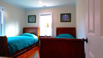 3 bedrooms, desk, iron/ironing board, WiFi