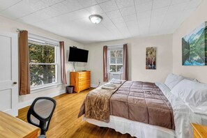 3 Schlafzimmer, Schreibtisch, Bügeleisen/Bügelbrett, Reisekinderbett