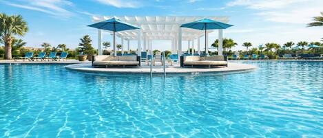 Alberca al aire libre y alberca climatizada