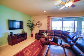 Älytelevisio, videopelejä, pöytäjalkapallopöytä, stereot