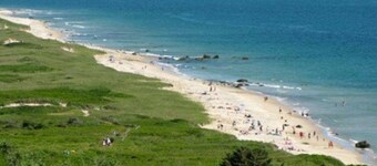Martha's Vineyard Cozy Getaway Near Picturesque Philbin Beach