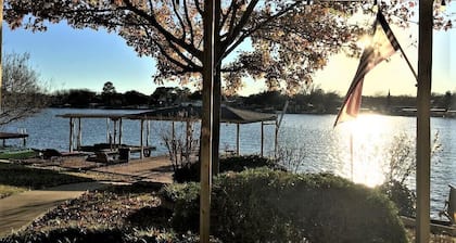 Firefly Cottage - Lakefront Cottage with Huge Dock on Quiet Cove