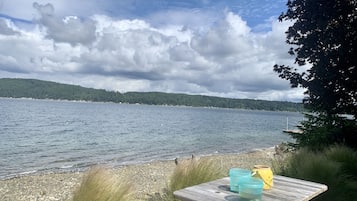 Plage, chaises longues, serviettes de plage