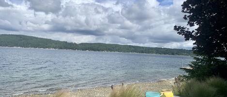 Plage, chaises longues, serviettes de plage
