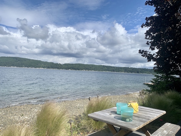 Plage, chaises longues, serviettes de plage