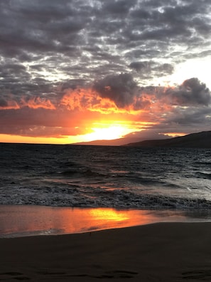 In Strandnähe, Liegestühle, Strandtücher