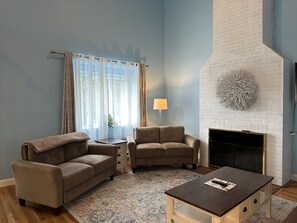 Smart TV, fireplace