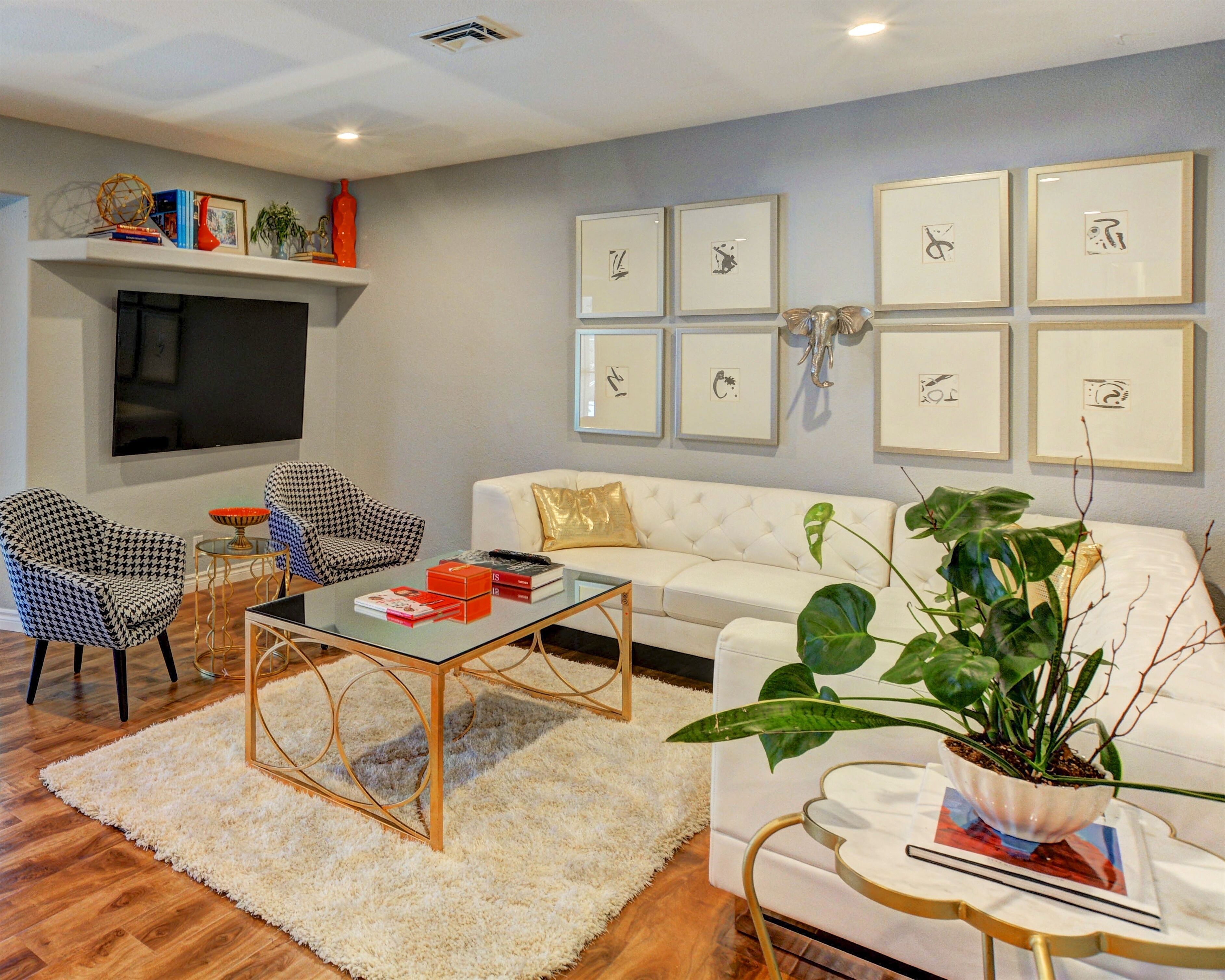 智能電視、足球機、書籍