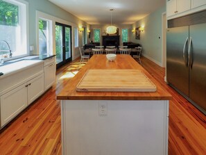 Dining - Saugatuck perfection! Spacious & far from crowds, yet close to town.  (Fennville)