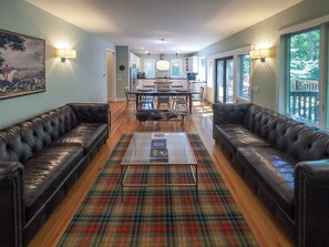 Smart TV, fireplace, Netflix, Hulu