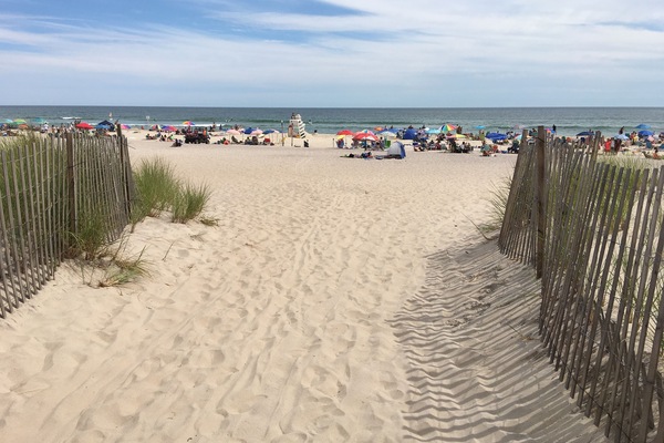Am Strand, Liegestühle, Strandtücher
